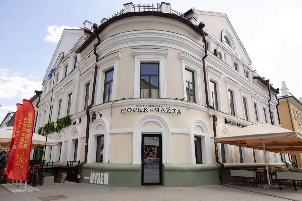 Интерьер/Экстерьер/Банкетная зона/Бар/Стол для двоих/Вход/Главный зал/Lounge зона бар Моряк и чайка фото