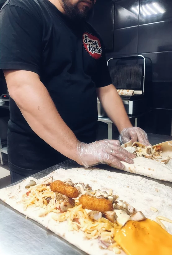 Интерьер/Экстерьер/Банкетная зона/Бар/Стол для двоих/Вход/Главный зал/Lounge зона фастфуд Saray kebab фото