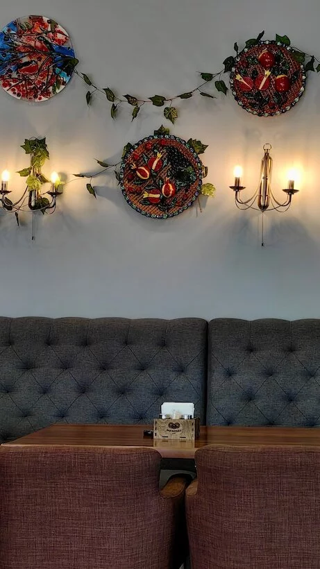 Интерьер/Экстерьер/Банкетная зона/Бар/Стол для двоих/Вход/Главный зал/Lounge зона чайхана Вкус Востока фото