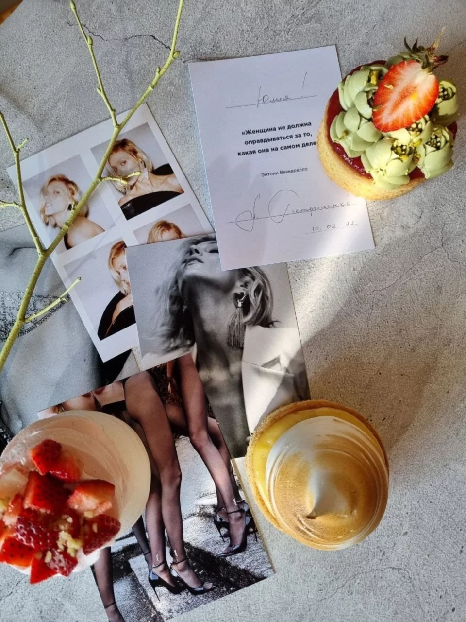 Интерьер/Экстерьер/Банкетная зона/Бар/Стол для двоих/Вход/Главный зал/Lounge зона кофейня Варежка фото