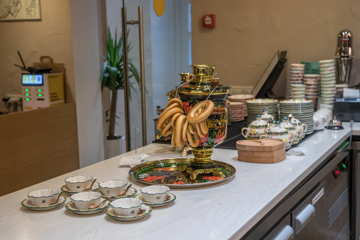 Интерьер/Экстерьер/Банкетная зона/Бар/Стол для двоих/Вход/Главный зал/Lounge зона ресторан Есения фото