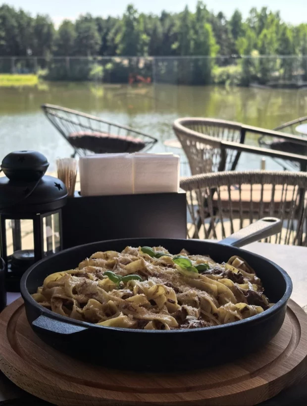 Интерьер/Экстерьер/Банкетная зона/Бар/Стол для двоих/Вход/Главный зал/Lounge зона ресторан Wood Wood Wood фото