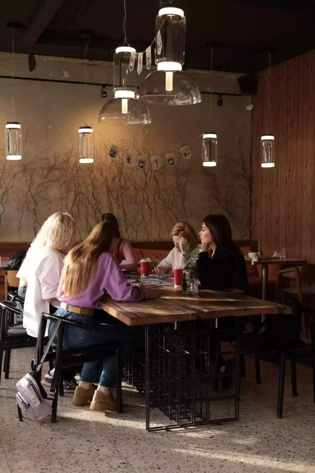 Интерьер/Экстерьер/Банкетная зона/Бар/Стол для двоих/Вход/Главный зал/Lounge зона кофейня Зацепи кофе фото