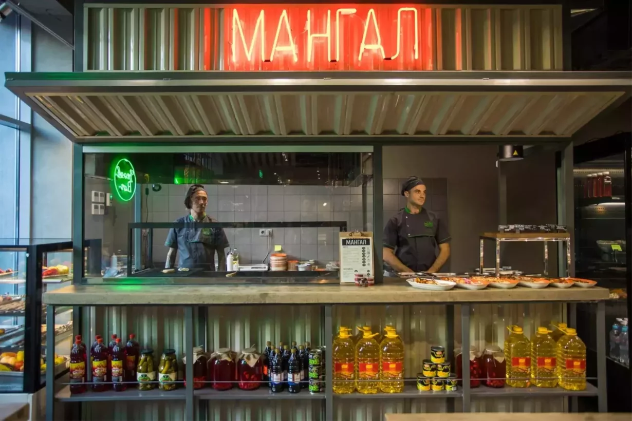 Интерьер/Экстерьер/Банкетная зона/Бар/Стол для двоих/Вход/Главный зал/Lounge зона кафе Петрушка фото