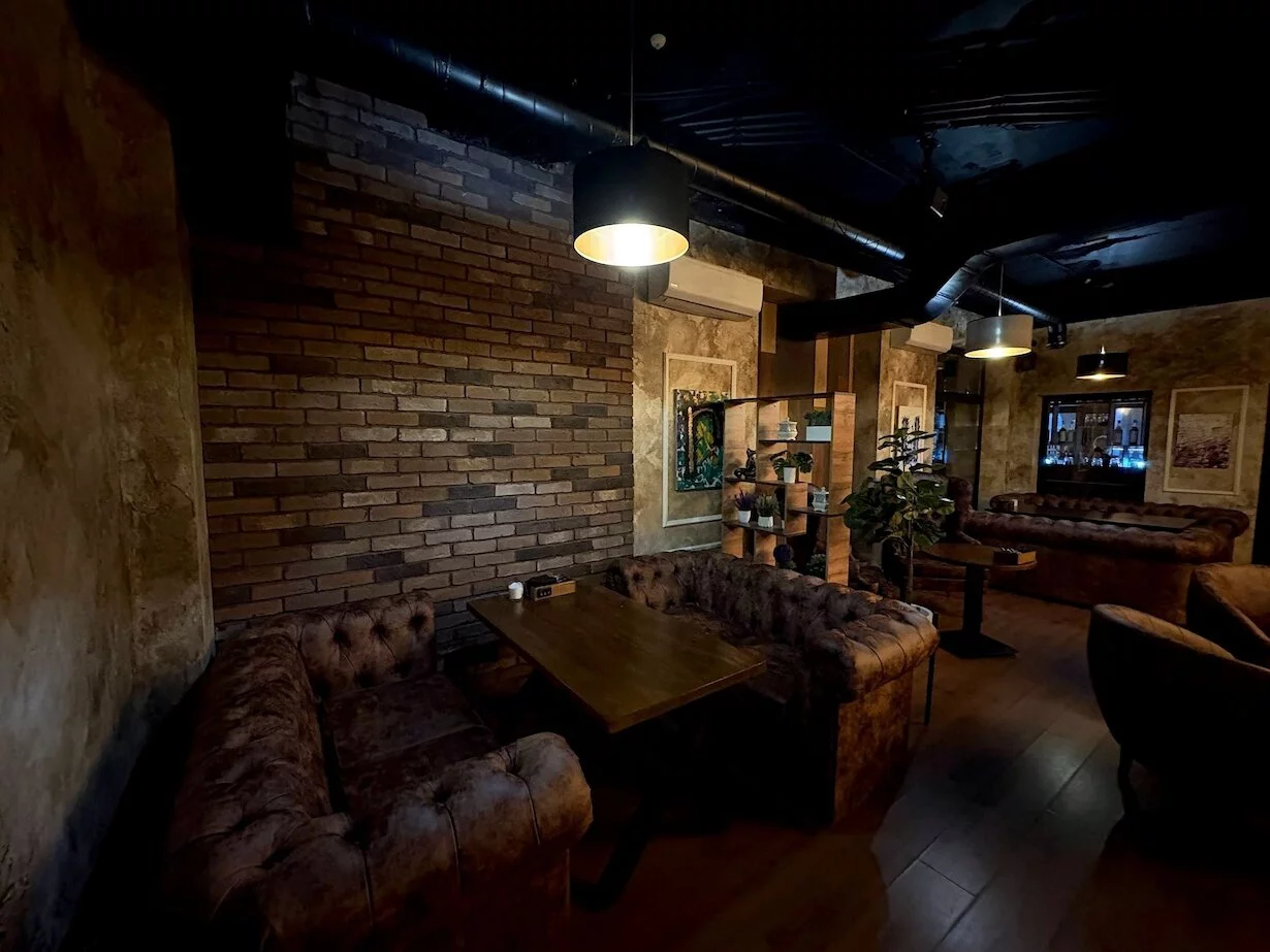 Интерьер/Экстерьер/Банкетная зона/Бар/Стол для двоих/Вход/Главный зал/Lounge зона лаунж Chorse Lounge фото