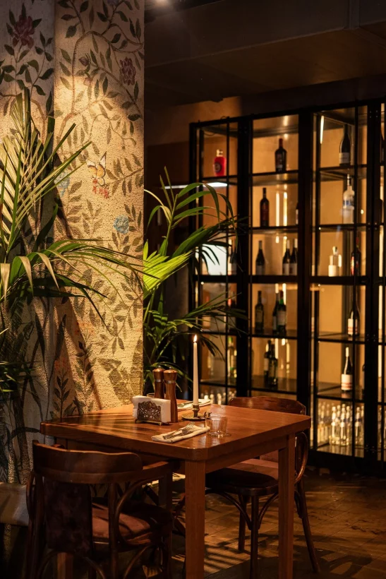 Интерьер/Экстерьер/Банкетная зона/Бар/Стол для двоих/Вход/Главный зал/Lounge зона ресторан Be Italian фото