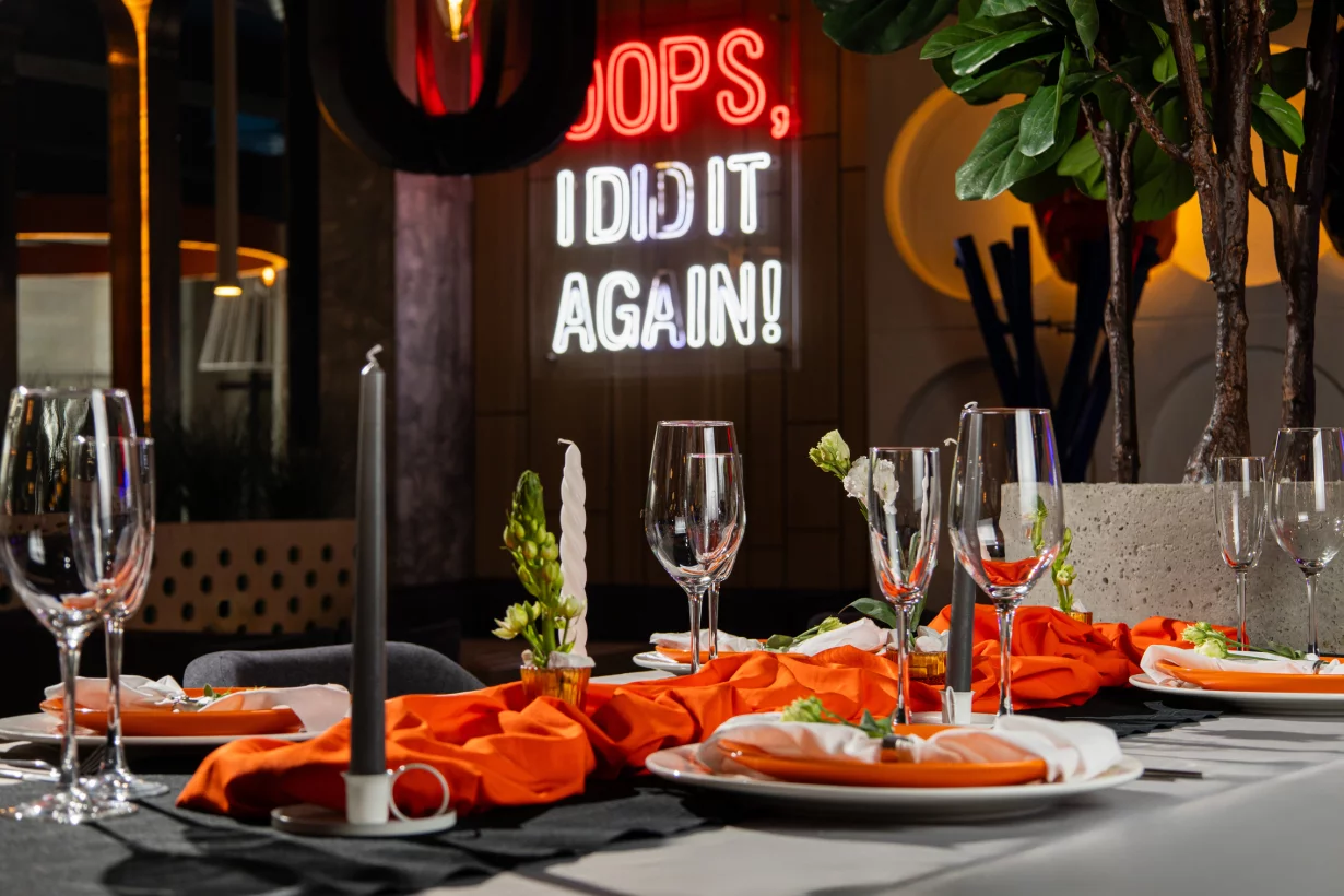 Интерьер/Экстерьер/Банкетная зона/Бар/Стол для двоих/Вход/Главный зал/Lounge зона ресторан Токио-City фото