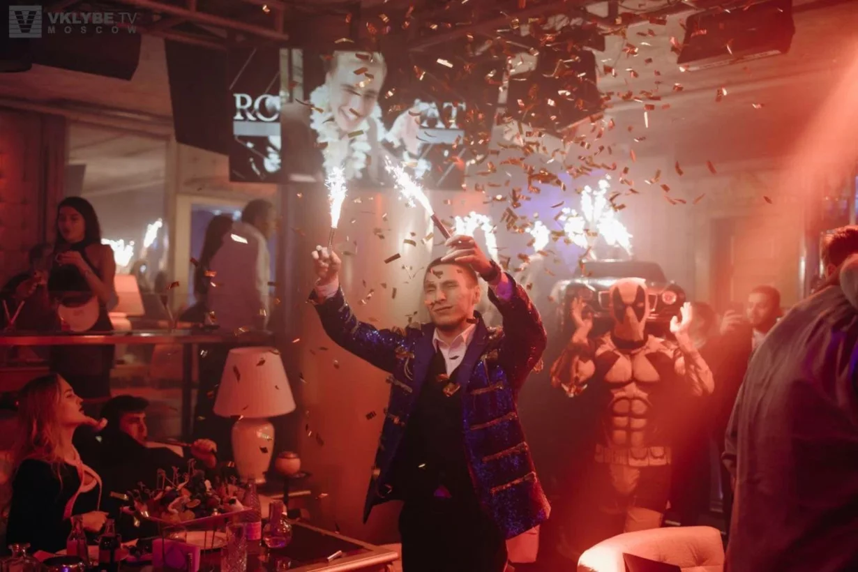 Интерьер/Экстерьер/Банкетная зона/Бар/Стол для двоих/Вход/Главный зал/Lounge зона караоке-клуб Royal Space by Royal Arbat фото