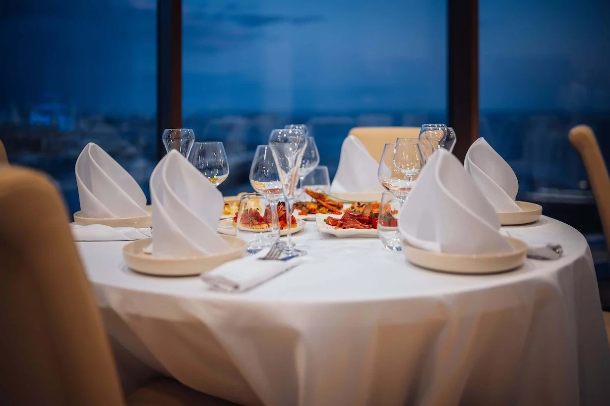 Интерьер/Экстерьер/Банкетная зона/Бар/Стол для двоих/Вход/Главный зал/Lounge зона ресторан Пространство 360 фото