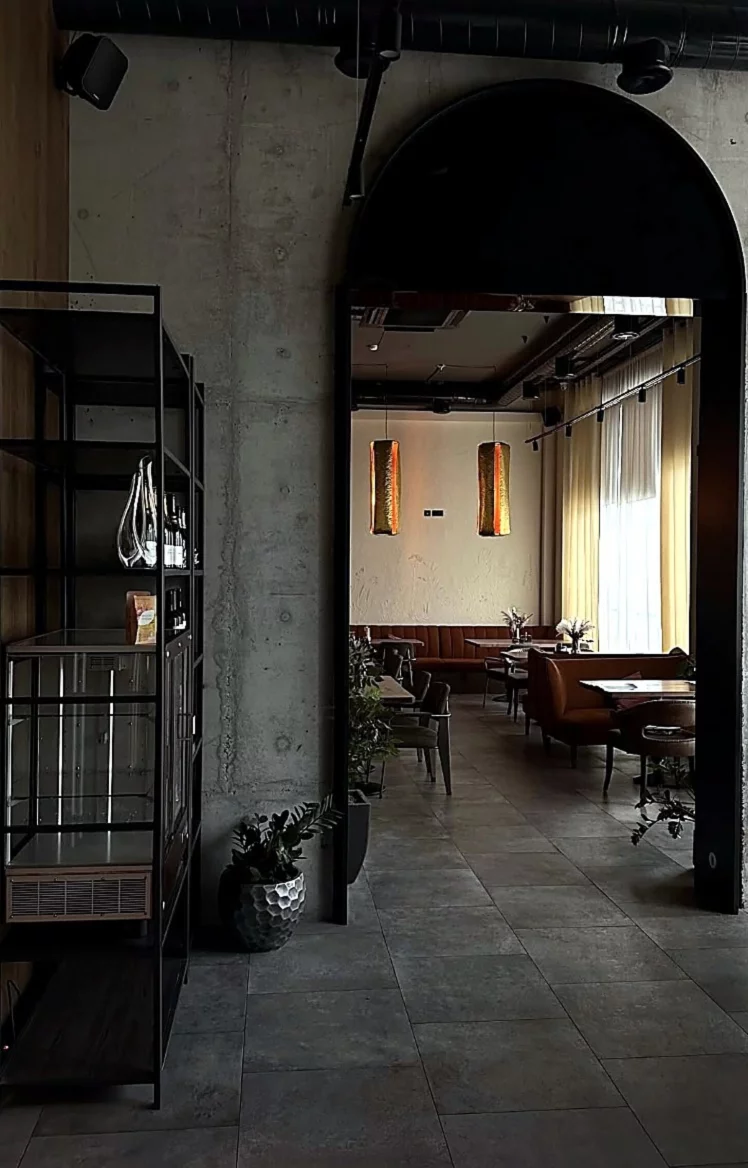 Интерьер/Экстерьер/Банкетная зона/Бар/Стол для двоих/Вход/Главный зал/Lounge зона ресторан Брют фото