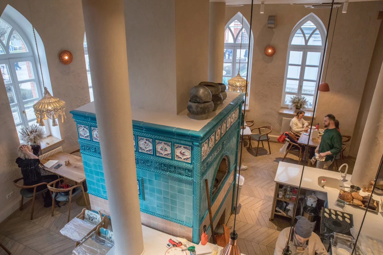 Интерьер/Экстерьер/Банкетная зона/Бар/Стол для двоих/Вход/Главный зал/Lounge зона ресторан Есения фото