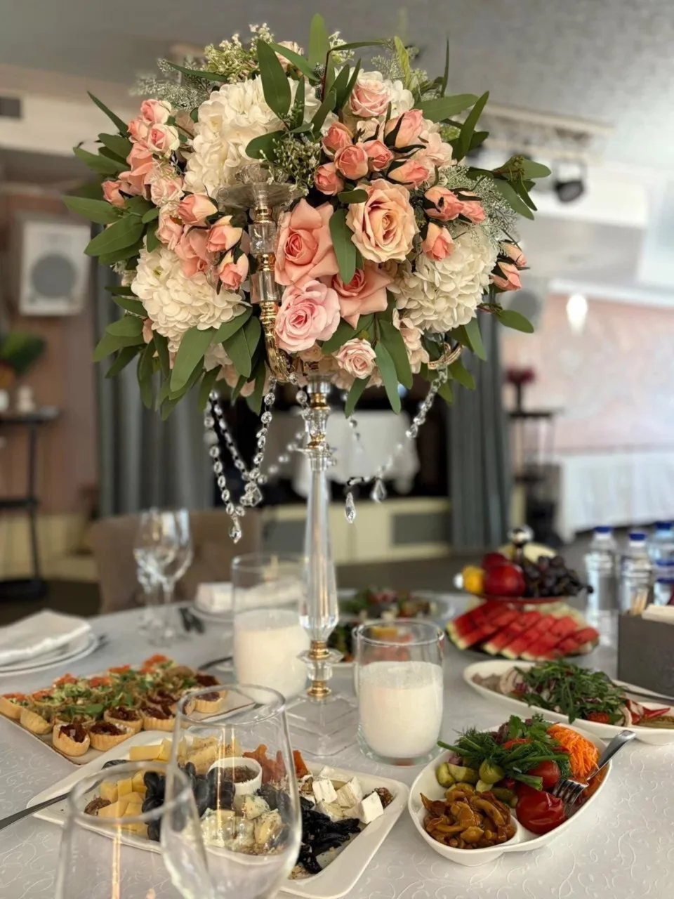 Интерьер/Экстерьер/Банкетная зона/Бар/Стол для двоих/Вход/Главный зал/Lounge зона ресторан Баязет фото