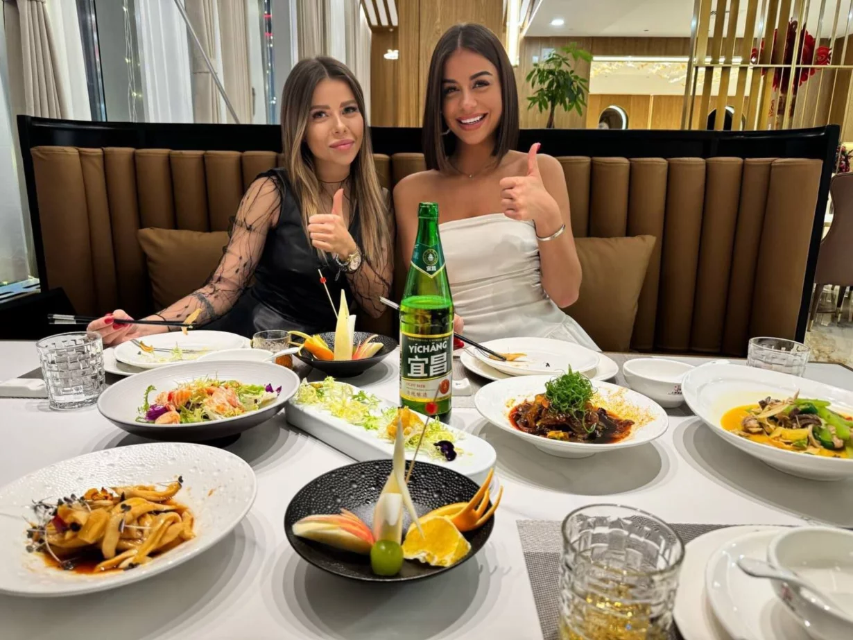 Интерьер/Экстерьер/Банкетная зона/Бар/Стол для двоих/Вход/Главный зал/Lounge зона ресторан Шанхай фото