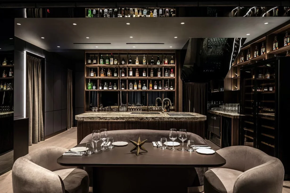 Интерьер/Экстерьер/Банкетная зона/Бар/Стол для двоих/Вход/Главный зал/Lounge зона ресторан Hide фото