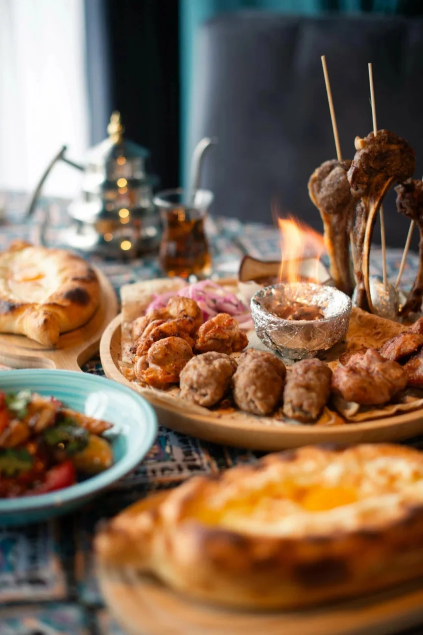 Интерьер/Экстерьер/Банкетная зона/Бар/Стол для двоих/Вход/Главный зал/Lounge зона ресторан Шах Баку фото