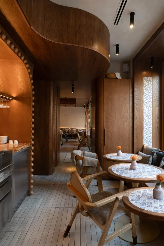 Интерьер/Экстерьер/Банкетная зона/Бар/Стол для двоих/Вход/Главный зал/Lounge зона ресторан Грис фото