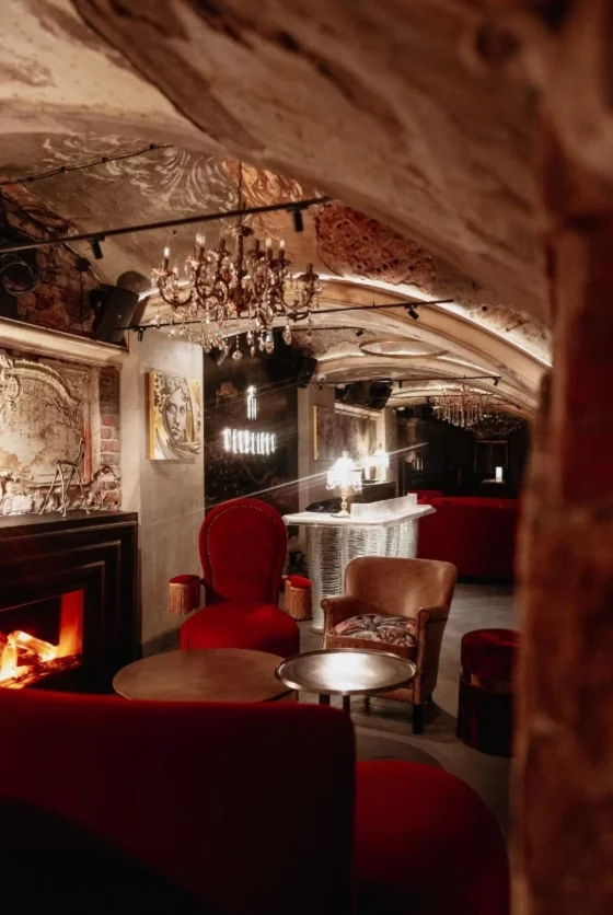 Интерьер/Экстерьер/Банкетная зона/Бар/Стол для двоих/Вход/Главный зал/Lounge зона бар Mendeleev Bar & Music фото