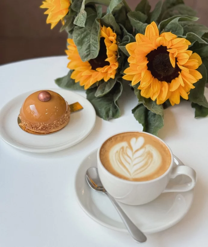 Интерьер/Экстерьер/Банкетная зона/Бар/Стол для двоих/Вход/Главный зал/Lounge зона кондитерская Марков фото