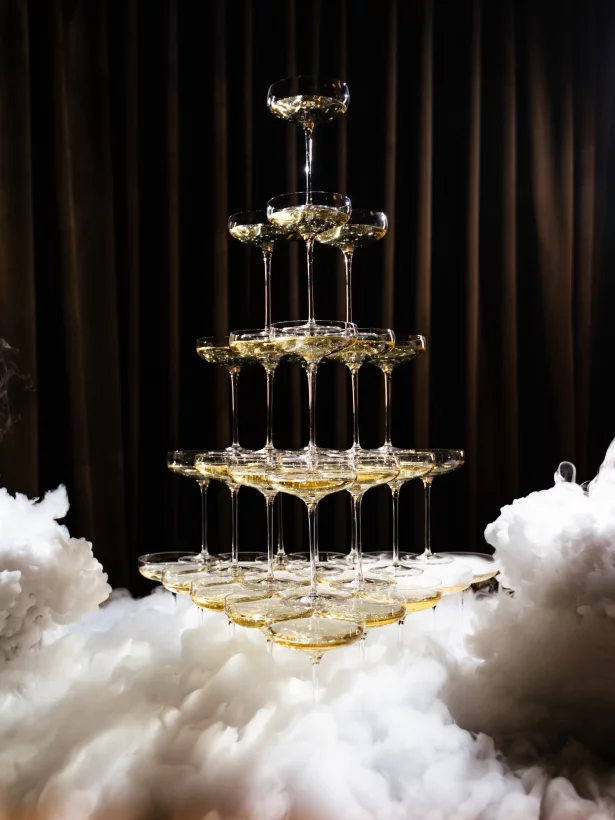 Интерьер/Экстерьер/Банкетная зона/Бар/Стол для двоих/Вход/Главный зал/Lounge зона караоке-клуб Tunes фото