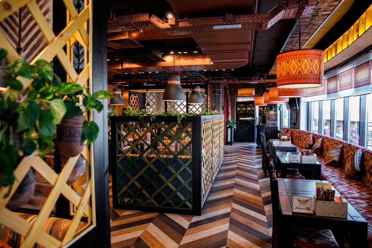 Интерьер/Экстерьер/Банкетная зона/Бар/Стол для двоих/Вход/Главный зал/Lounge зона ресторан ПхалиХинкали фото