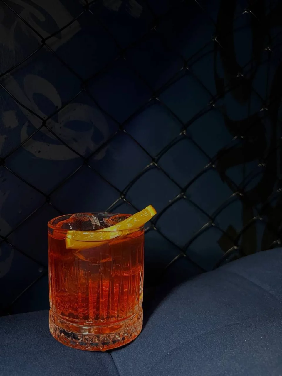 Интерьер/Экстерьер/Банкетная зона/Бар/Стол для двоих/Вход/Главный зал/Lounge зона лаунж Hills фото