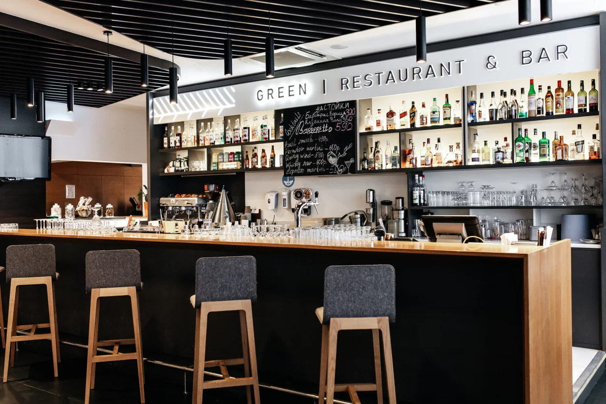 Интерьер/Экстерьер/Банкетная зона/Бар/Стол для двоих/Вход/Главный зал/Lounge зона ресторан Green фото