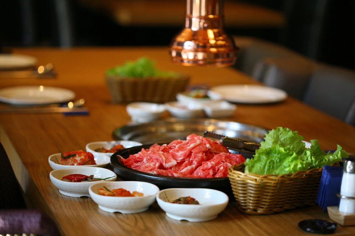 Интерьер/Экстерьер/Банкетная зона/Бар/Стол для двоих/Вход/Главный зал/Lounge зона ресторан Hite фото