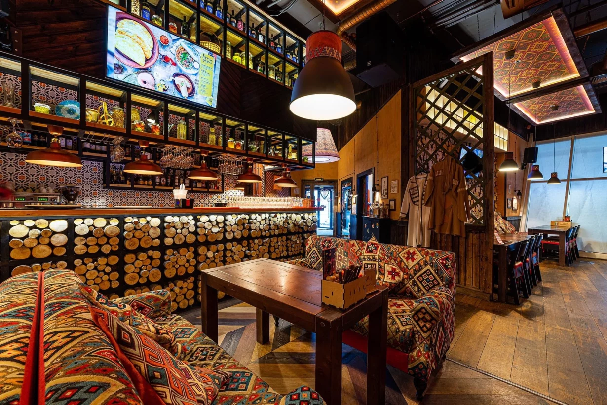 Интерьер/Экстерьер/Банкетная зона/Бар/Стол для двоих/Вход/Главный зал/Lounge зона ресторан ПхалиХинкали фото