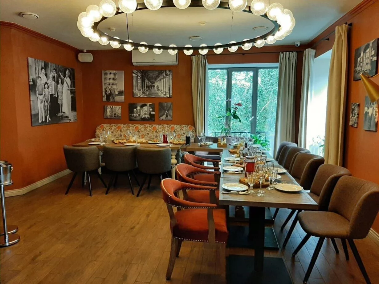 Интерьер/Экстерьер/Банкетная зона/Бар/Стол для двоих/Вход/Главный зал/Lounge зона ресторан Donna Olivia фото