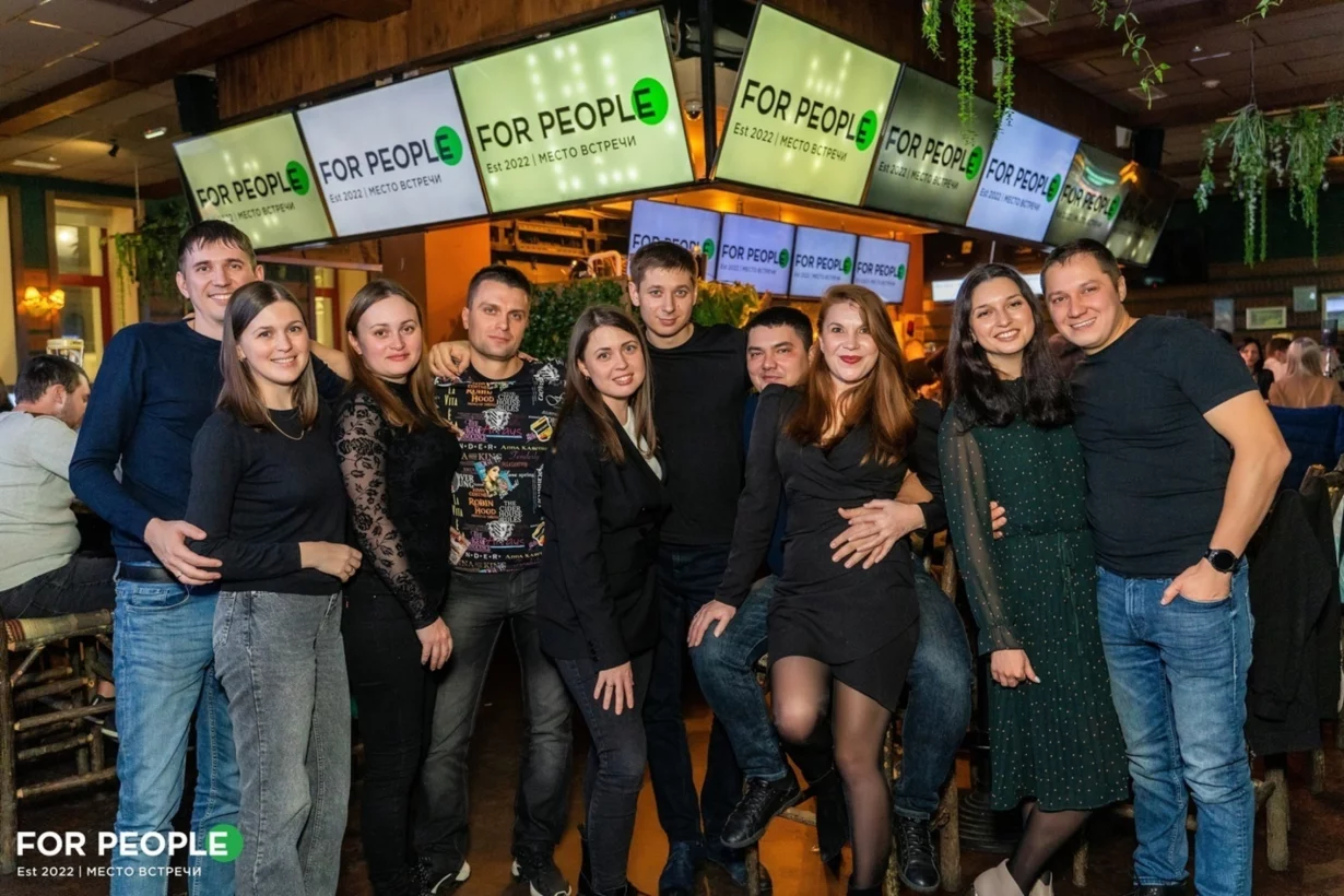 Интерьер/Экстерьер/Банкетная зона/Бар/Стол для двоих/Вход/Главный зал/Lounge зона бар For People фото