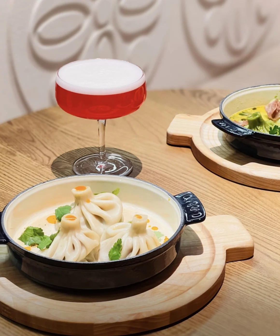 Интерьер/Экстерьер/Банкетная зона/Бар/Стол для двоих/Вход/Главный зал/Lounge зона ресторан Мамаридзе фото