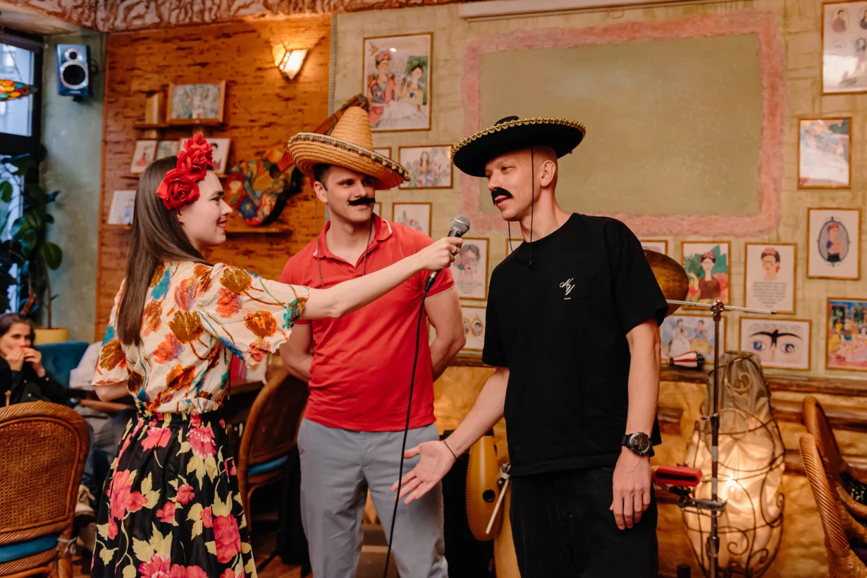 Интерьер/Экстерьер/Банкетная зона/Бар/Стол для двоих/Вход/Главный зал/Lounge зона кафе Фрида фото