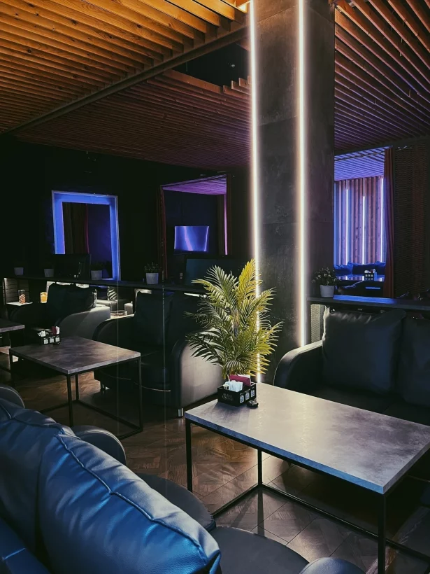 Интерьер/Экстерьер/Банкетная зона/Бар/Стол для двоих/Вход/Главный зал/Lounge зона кальянная Dubai Lounge фото