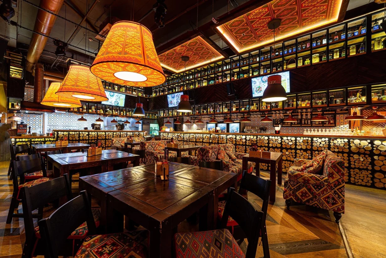 Интерьер/Экстерьер/Банкетная зона/Бар/Стол для двоих/Вход/Главный зал/Lounge зона ресторан ПхалиХинкали фото