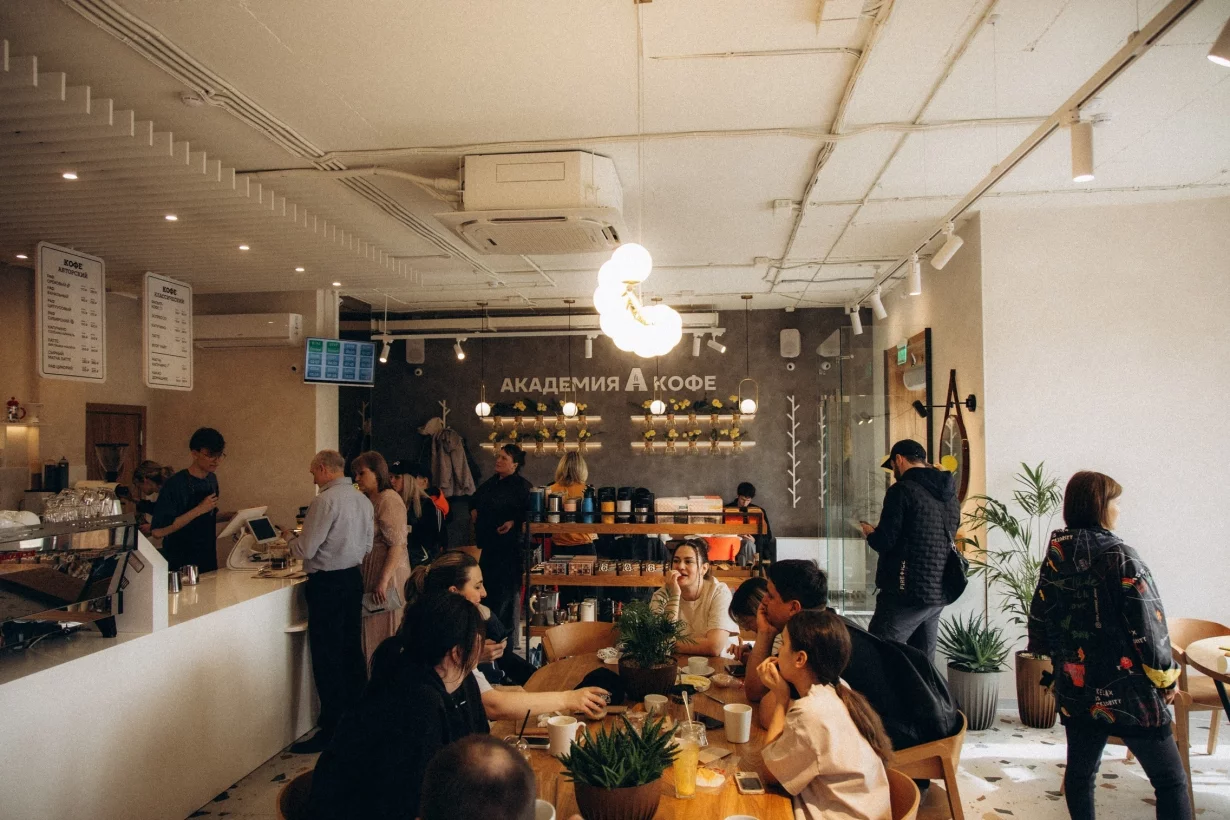 Интерьер/Экстерьер/Банкетная зона/Бар/Стол для двоих/Вход/Главный зал/Lounge зона кофейня Академия кофе фото