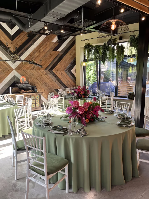 Интерьер/Экстерьер/Банкетная зона/Бар/Стол для двоих/Вход/Главный зал/Lounge зона ресторан Берег фото