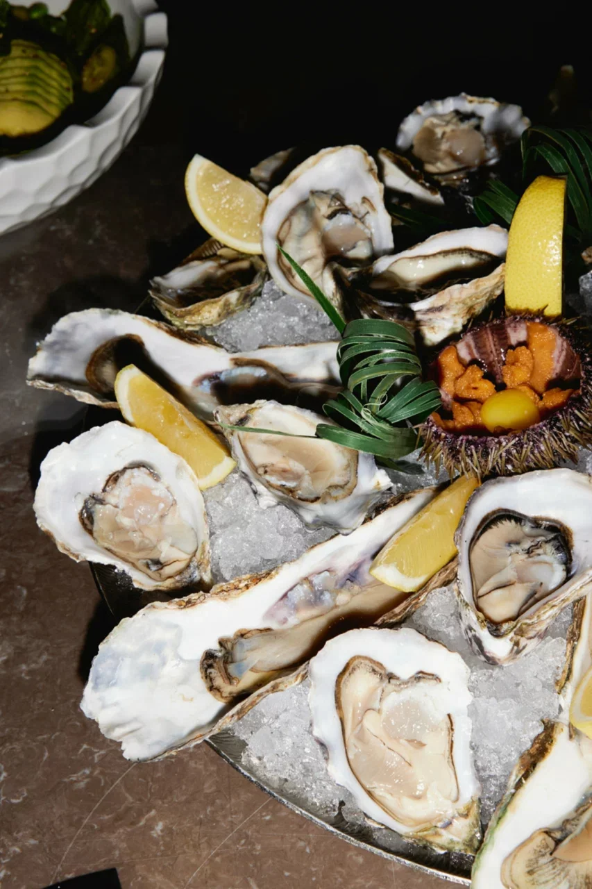 Интерьер/Экстерьер/Банкетная зона/Бар/Стол для двоих/Вход/Главный зал/Lounge зона ресторан Bluefin фото