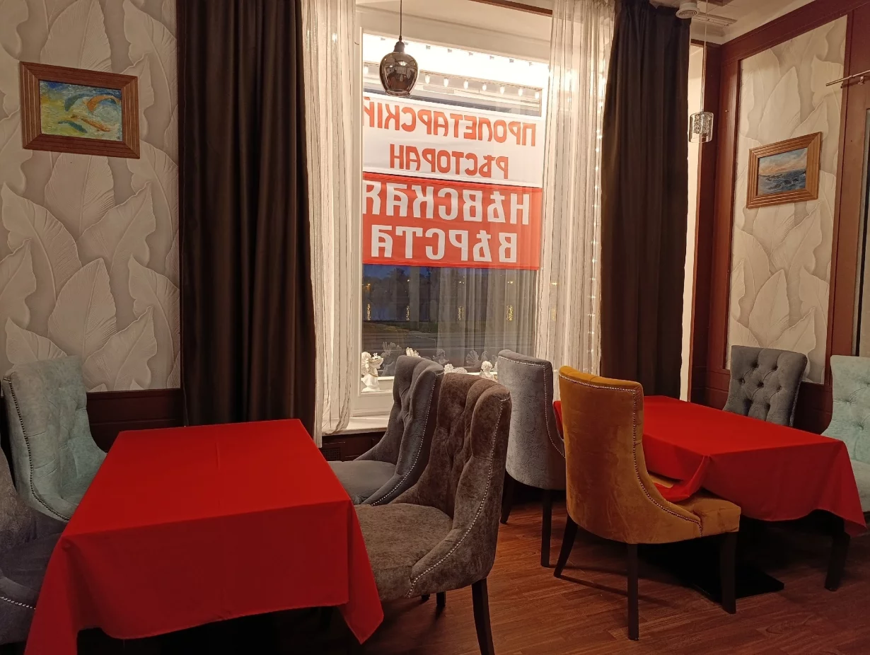 Интерьер/Экстерьер/Банкетная зона/Бар/Стол для двоих/Вход/Главный зал/Lounge зона ресторан Невская верста фото