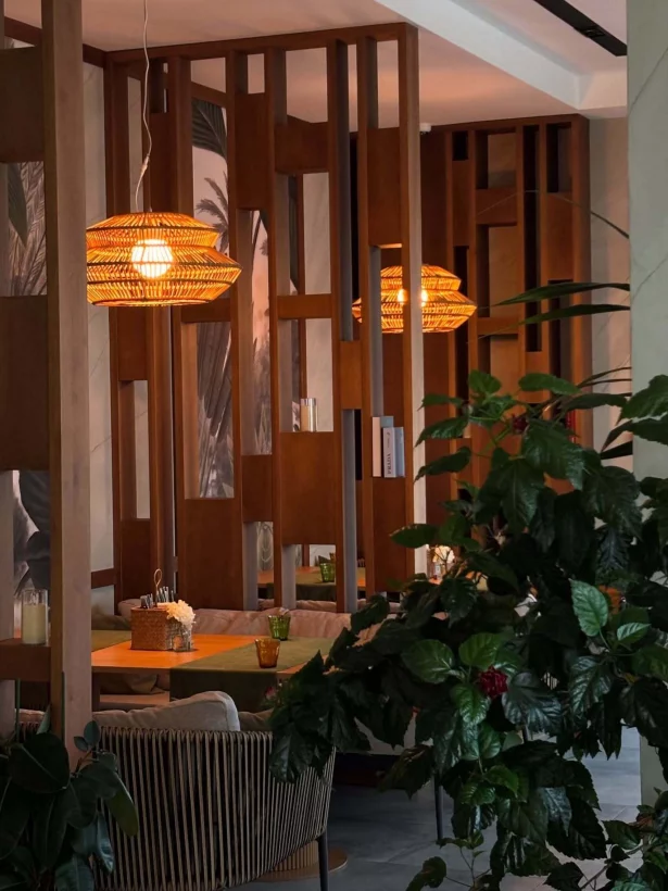 Интерьер/Экстерьер/Банкетная зона/Бар/Стол для двоих/Вход/Главный зал/Lounge зона ресторан Сад фото