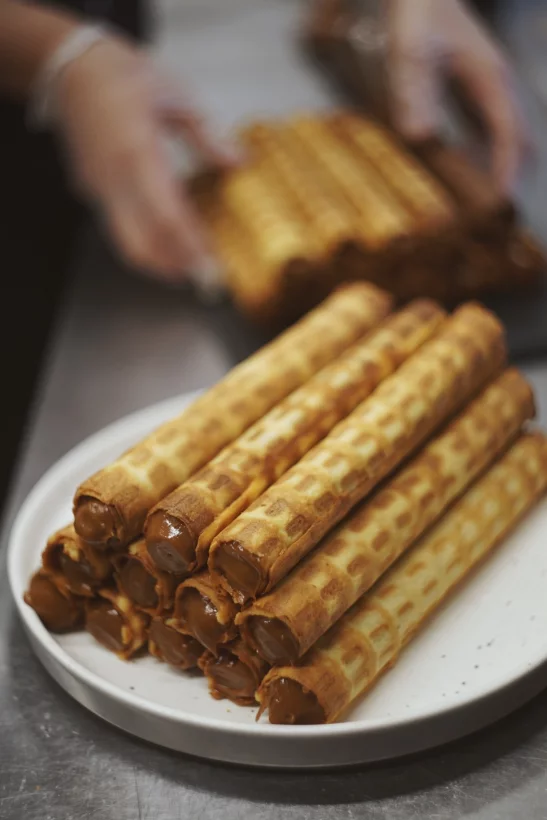 Интерьер/Экстерьер/Банкетная зона/Бар/Стол для двоих/Вход/Главный зал/Lounge зона кофейня Cosmic latte фото