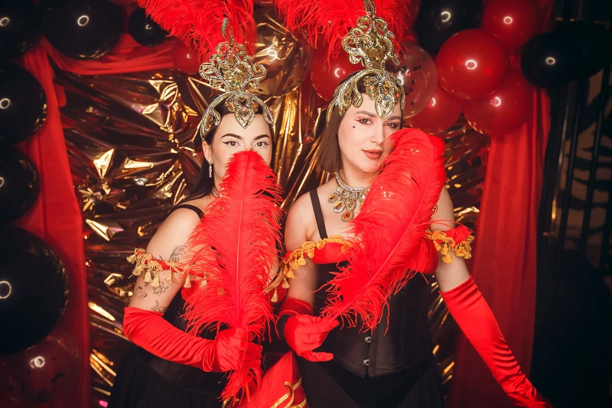 Интерьер/Экстерьер/Банкетная зона/Бар/Стол для двоих/Вход/Главный зал/Lounge зона бар Nebar фото