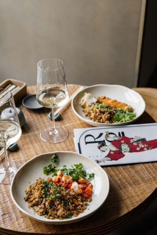 Интерьер/Экстерьер/Банкетная зона/Бар/Стол для двоих/Вход/Главный зал/Lounge зона ресторан Ro фото