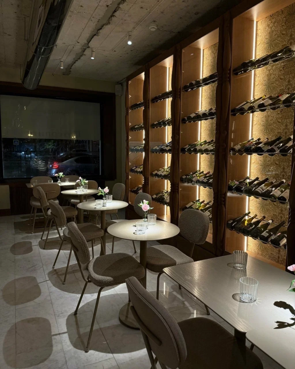 Интерьер/Экстерьер/Банкетная зона/Бар/Стол для двоих/Вход/Главный зал/Lounge зона ресторан Ponte фото