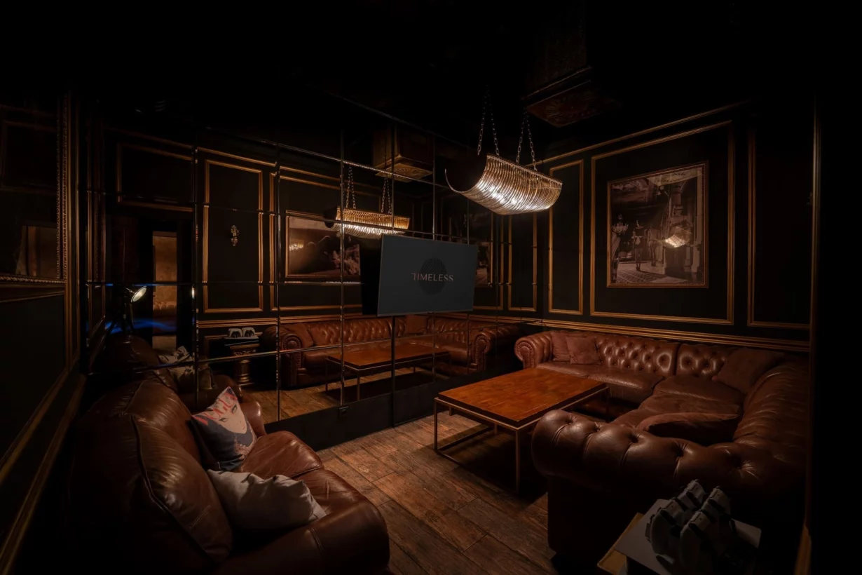 Интерьер/Экстерьер/Банкетная зона/Бар/Стол для двоих/Вход/Главный зал/Lounge зона кальянная Timeless Маяковская фото