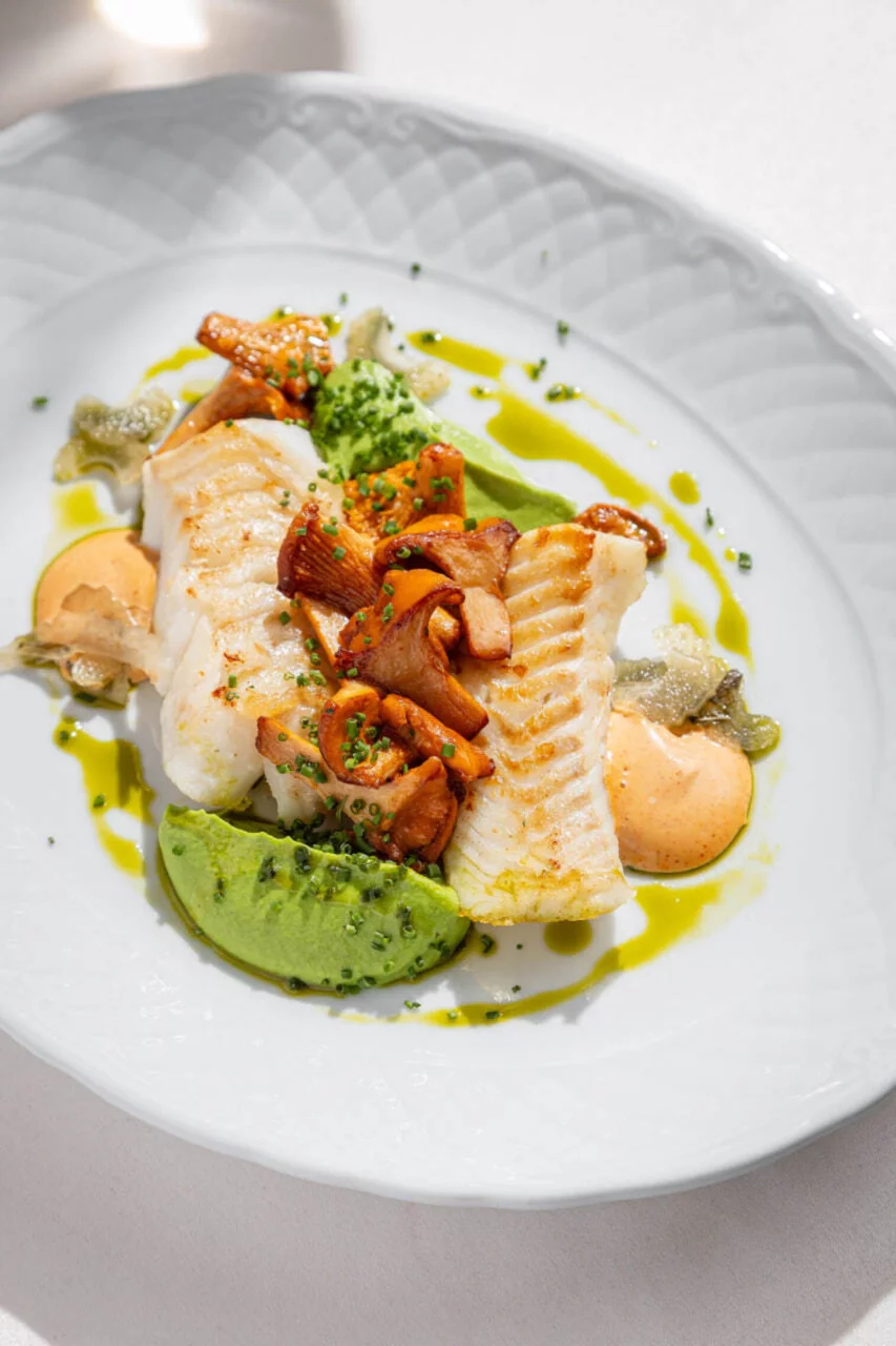 Интерьер/Экстерьер/Банкетная зона/Бар/Стол для двоих/Вход/Главный зал/Lounge зона ресторан Kale Bistro&Bar фото