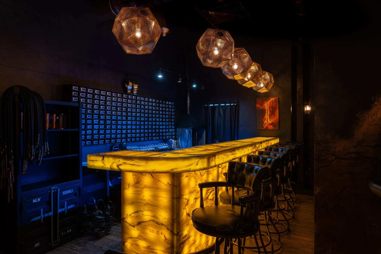 Интерьер/Экстерьер/Банкетная зона/Бар/Стол для двоих/Вход/Главный зал/Lounge зона кальянная Timeless Маяковская фото