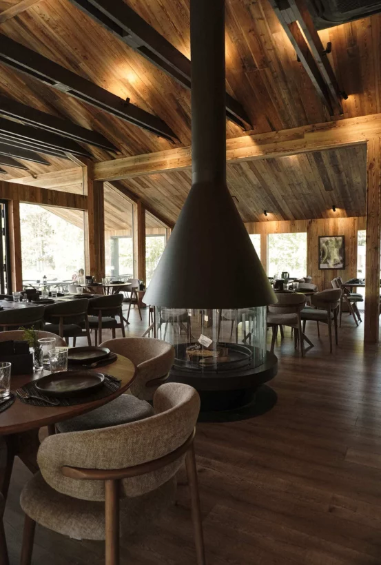 Интерьер/Экстерьер/Банкетная зона/Бар/Стол для двоих/Вход/Главный зал/Lounge зона ресторан Wood Wood Wood фото