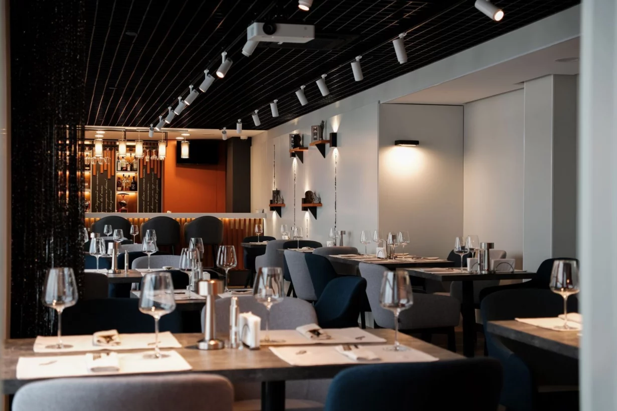 Интерьер/Экстерьер/Банкетная зона/Бар/Стол для двоих/Вход/Главный зал/Lounge зона ресторан 7. Sedmъ фото