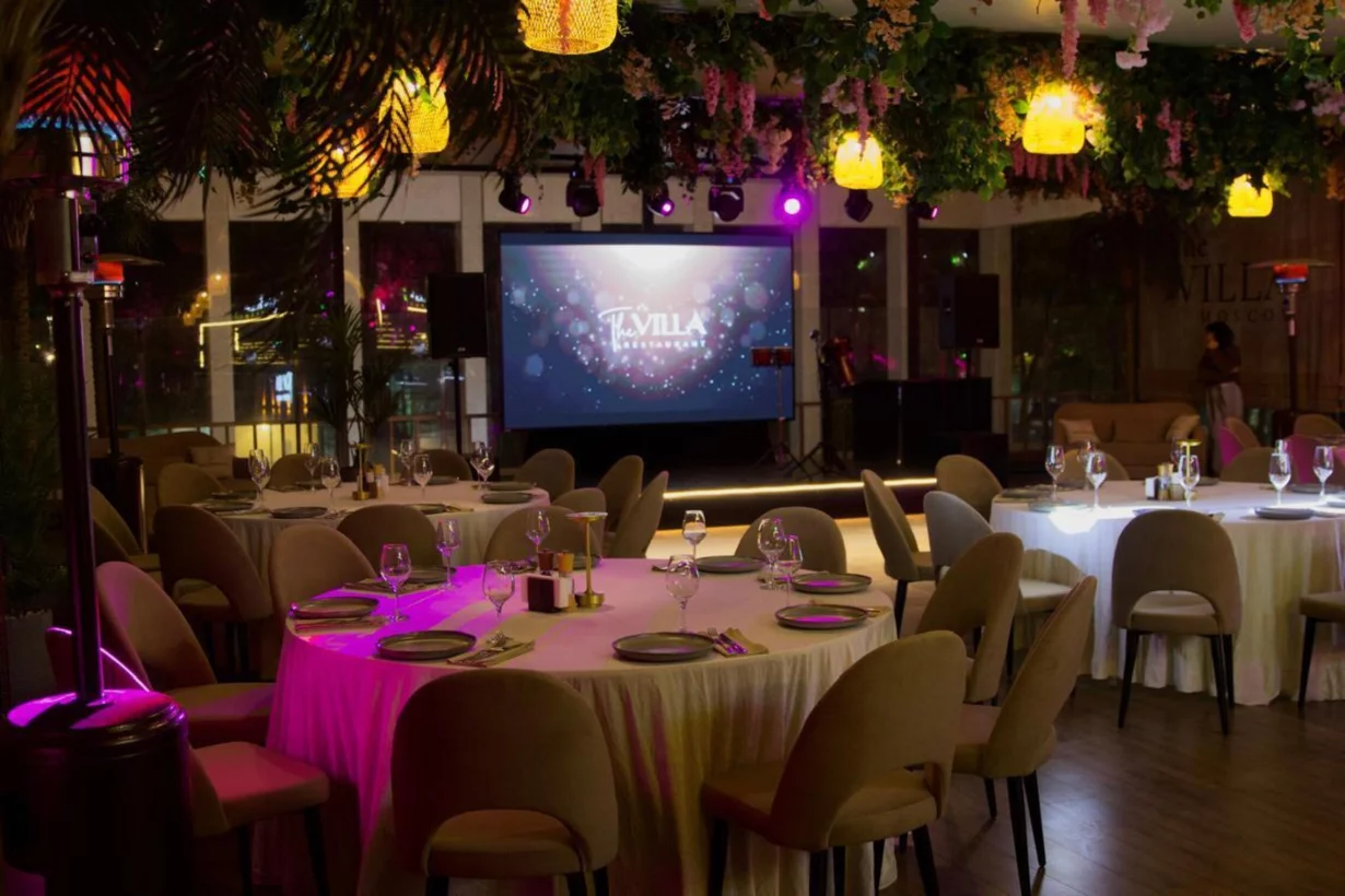 Интерьер/Экстерьер/Банкетная зона/Бар/Стол для двоих/Вход/Главный зал/Lounge зона ресторан The Villa фото