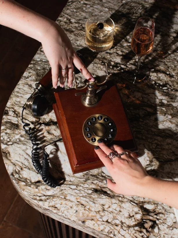 Интерьер/Экстерьер/Банкетная зона/Бар/Стол для двоих/Вход/Главный зал/Lounge зона ресторан Hide фото